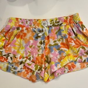 Billabong girls floral shorts size M
